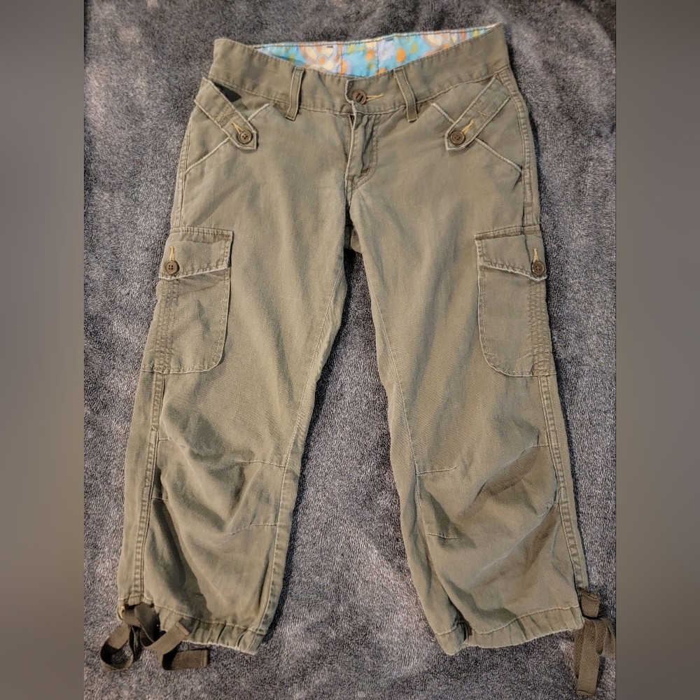 Levis Capri Olive cargo style